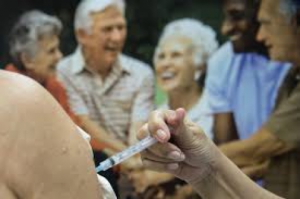 Vacinação derruba em 62% internações de idosos por complicações da gripe