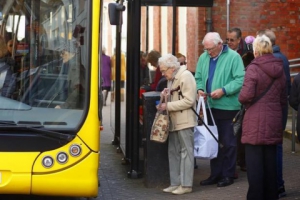 Justiça reforça direito de idosos à gratuidade no transporte público