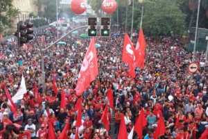 Centrais organizam nova greve geral contra reformas