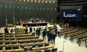 Para 83% dos deputados, reforma não será votada este ano