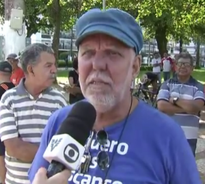 Trabalhadores e aposentados protestam em Santos