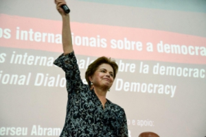 Condenar Lula é a terceira fase do golpe, diz Dilma