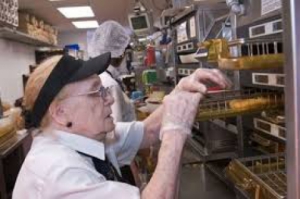 Presença de idosos no mercado de trabalho cresce 