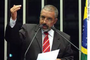 Paulo Paim pede que Temer retire proposta de Reforma da Previdência